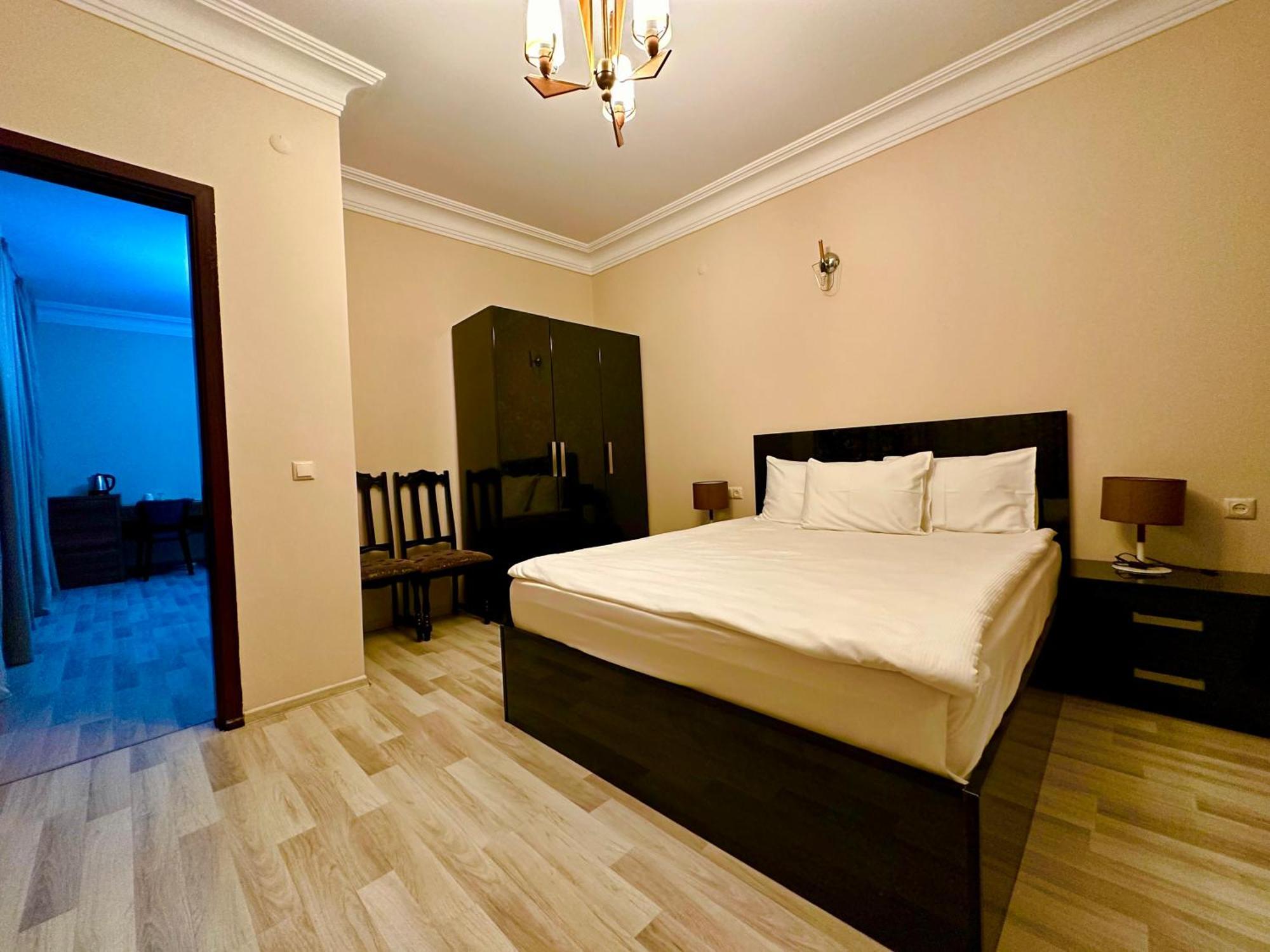 Hotel Tsereteli Batumi Exterior photo